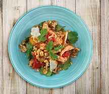 Салат с печеными овощами и куриной грудкой