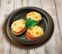 Баклажаны запечённые с томатами и сыром сулугуни