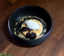 Копченый ананас с кокосовым снегом и крамблом