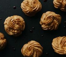 Эклер с заварным кремом