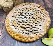 Пирог с яблоком и ароматной корицей (30см)