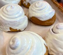 Синнабон с сахаром и корицей