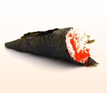 Ручной ролл со снежным крабом
