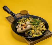 Колбаски мюнхенские с толченым картофелем
