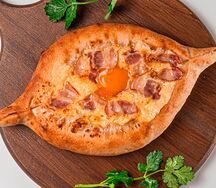 Хачапури по-аджарски с беконом