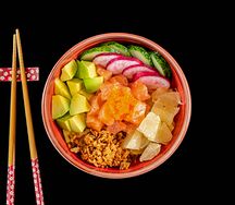 Поке с лососем и тобико