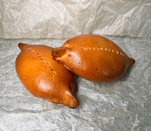 Пирожок с капустой и яйцом