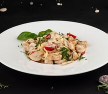 Паста с курицей и грибами
