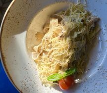 Феттуччине с курицей и шампиньонами в сливках