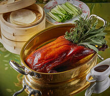 Жареная Пекинская утка с домашними блинчиками