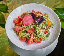 Салат из пяти видов помидоров