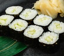 Хосомаки с огурцом