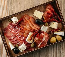 Ассорти из европейских закусок