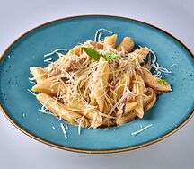 Паста с курицей и грибами