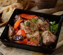 Գառան միսը խուրմայով 