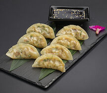 Гедза ручной лепки с креветками и сибасом