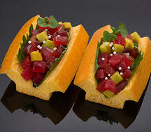 Японский яичный бисквит с тунцом Еллоуфин, авокадо в ореховом соусе