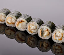 Ролл с копченым угрем в остром соусе