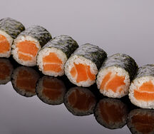Ролл с лососем