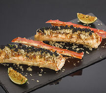 Фаланги камчатского краба, запеченые с сыром грюйер ( 2 шт)