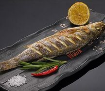 Сибас запеченный с розмарином