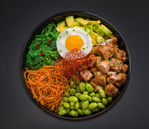 Поке с цыпленком BBQ