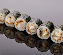 Ролл с копченым угрем