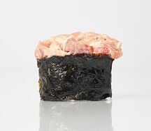 Гункан с тунцом