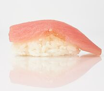 Суши с тунцом