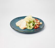 Салат Цезарь с курицей