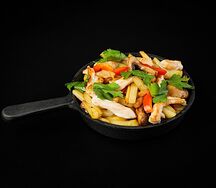 Жаренная картошка с курицей