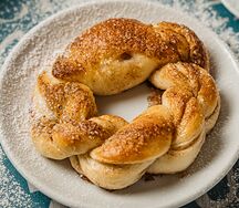 Булочка с корицей