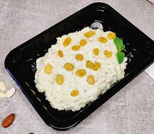 Овсяная каша с изюмом маленькая