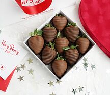 Клубника темно-молочная ночь S