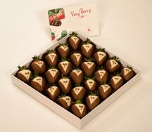 Клубника в шоколаде Смокинги L двойной слой шоколада 