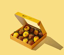 Набор свежей клубники в шоколаде для мамы