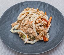 Рис с кальмаром