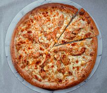 Пицца с курицей и ананасами