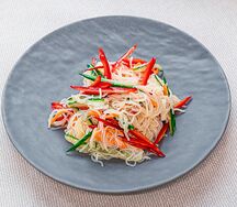 Салат с фунчозой