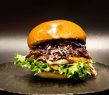 Бургер с брискетом