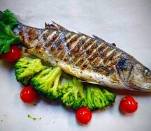 Сибас, запечённый с травами