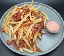 Картофель фри с соусом барбекю