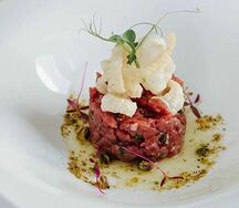 Тартар из говядины с авокадо