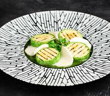 Цукини и моцарелла на гриле с песто