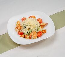 Салат Цезарь с тигровыми креветками