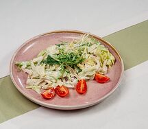 Салат с кальмаром, сельдереем и яблоком