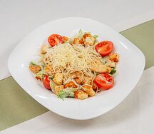 Салат Цезарь с курицей