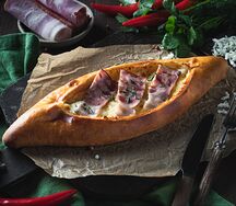 Хачапури сыр-бекон