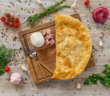 Чебурек с ветчиной и сыром