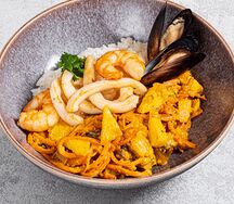 Жёлтый карри рис с морепродуктами